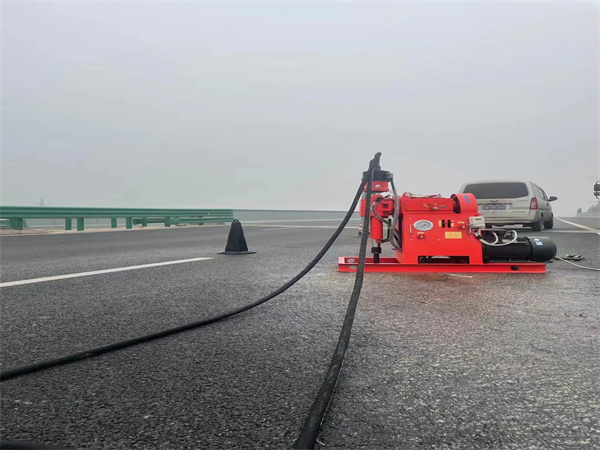 天柱马路路基路面开裂下沉注浆加固灌浆